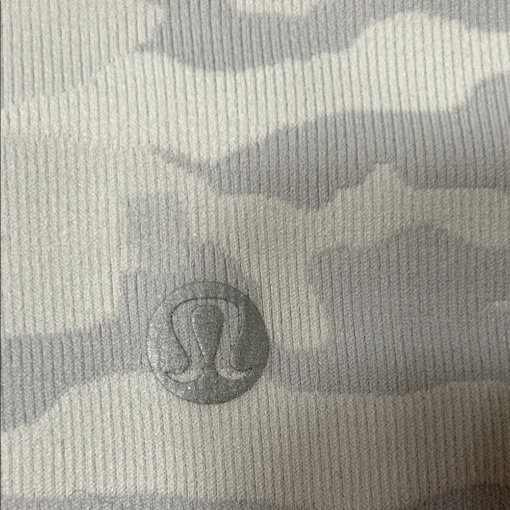 🚀Lululemon Athletica Light Gray Camo Leggings size 4 GUC - Picture 8 of 11